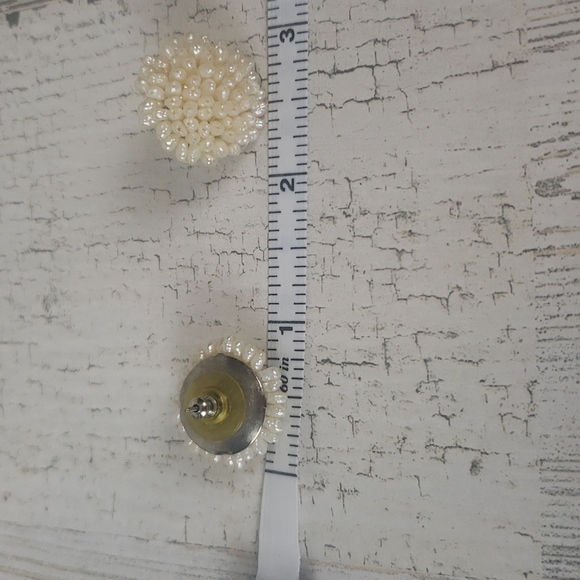 Vintage seed pearl hand strung pierced earrings - Picture 3 of 5